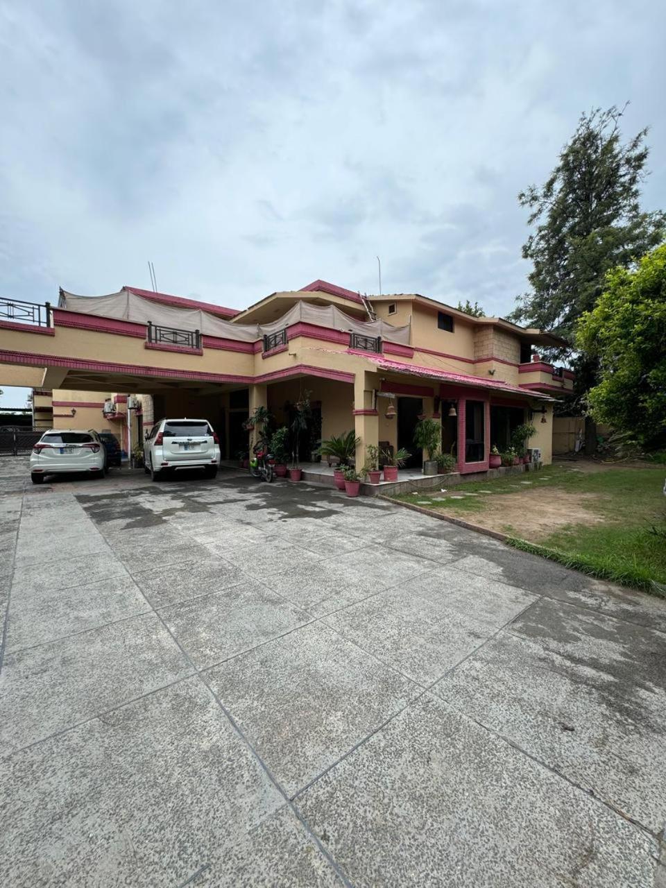 Casa Blanca Boutique Guest House Islamabad Esterno foto